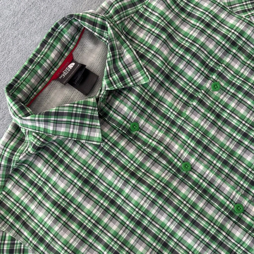 The North Face Mens Large Green Plaid Short Sleeve Button Up Hiking Shirt L